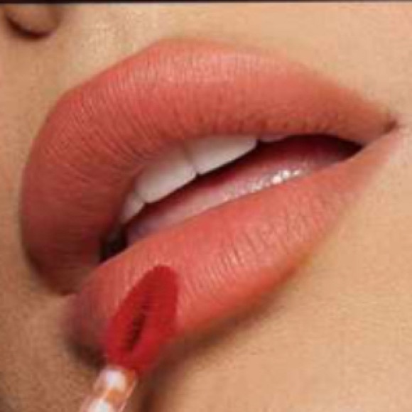 GLOSSIER G Suit Soft Touch Lip Creme CURVE - Picture 5 of 11